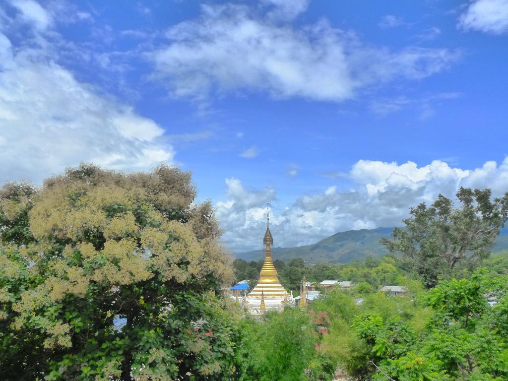 Golden Lotus Inle Hotel Nyaungshwe Exteriör bild