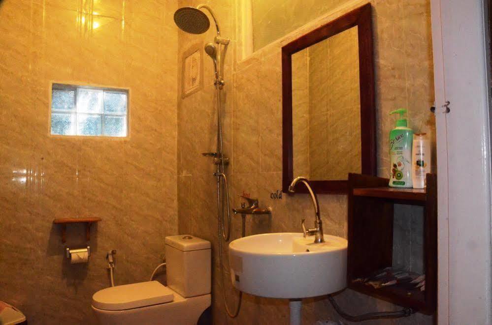 Golden Lotus Inle Hotel Nyaungshwe Exteriör bild