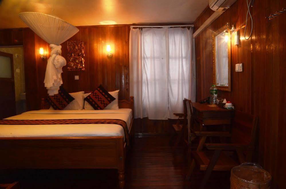 Golden Lotus Inle Hotel Nyaungshwe Exteriör bild