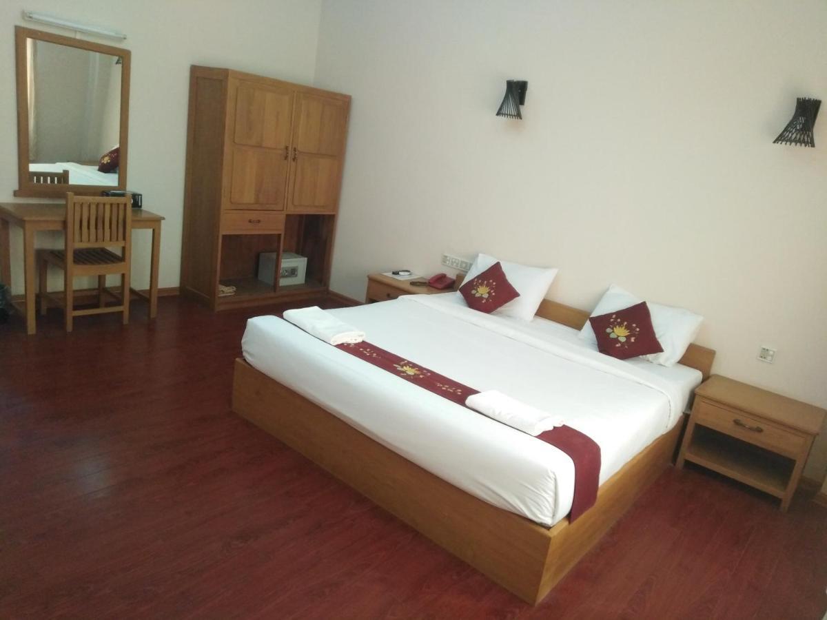 Golden Lotus Inle Hotel Nyaungshwe Exteriör bild