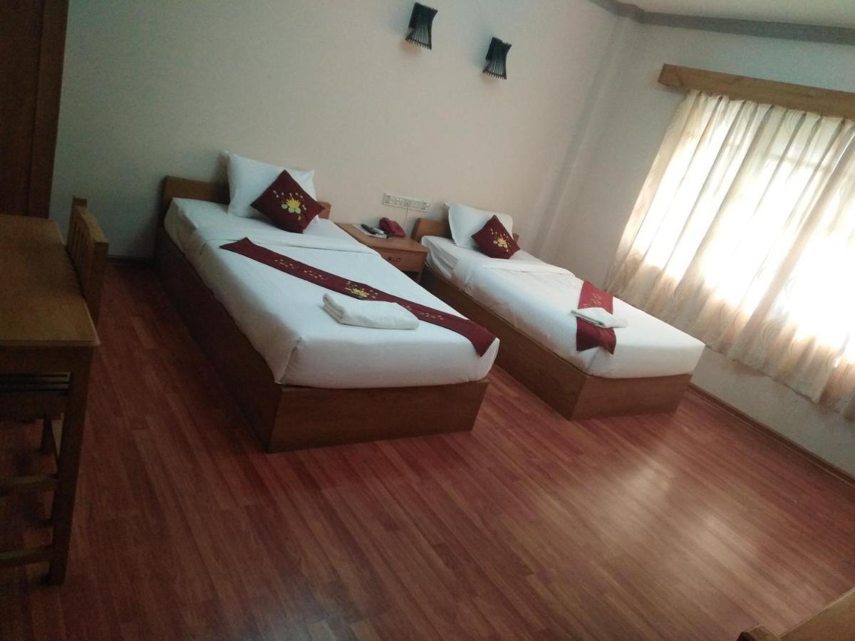 Golden Lotus Inle Hotel Nyaungshwe Exteriör bild